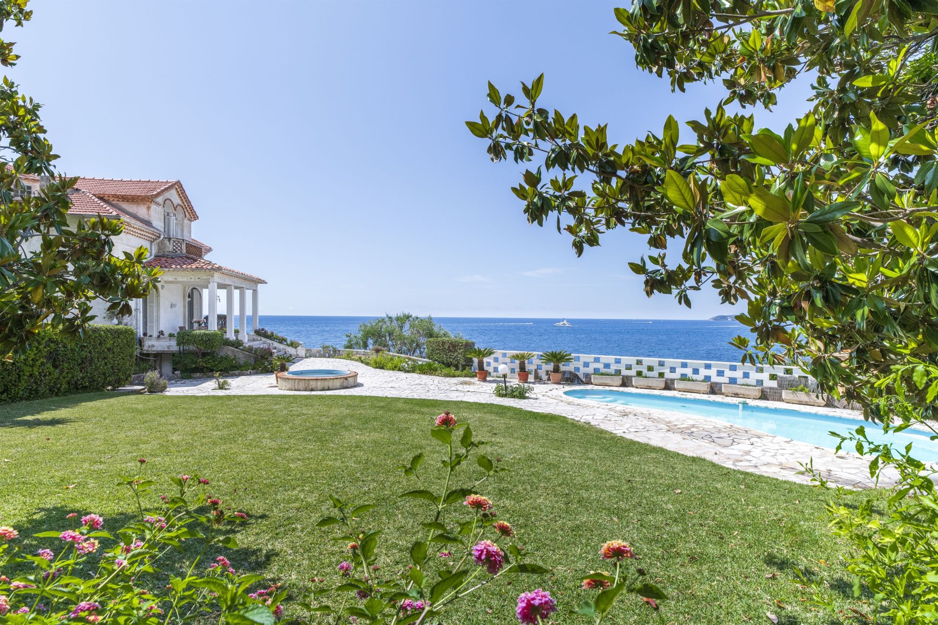 maison de maître 12 Pièces en vente sur CAP D AIL (06320)