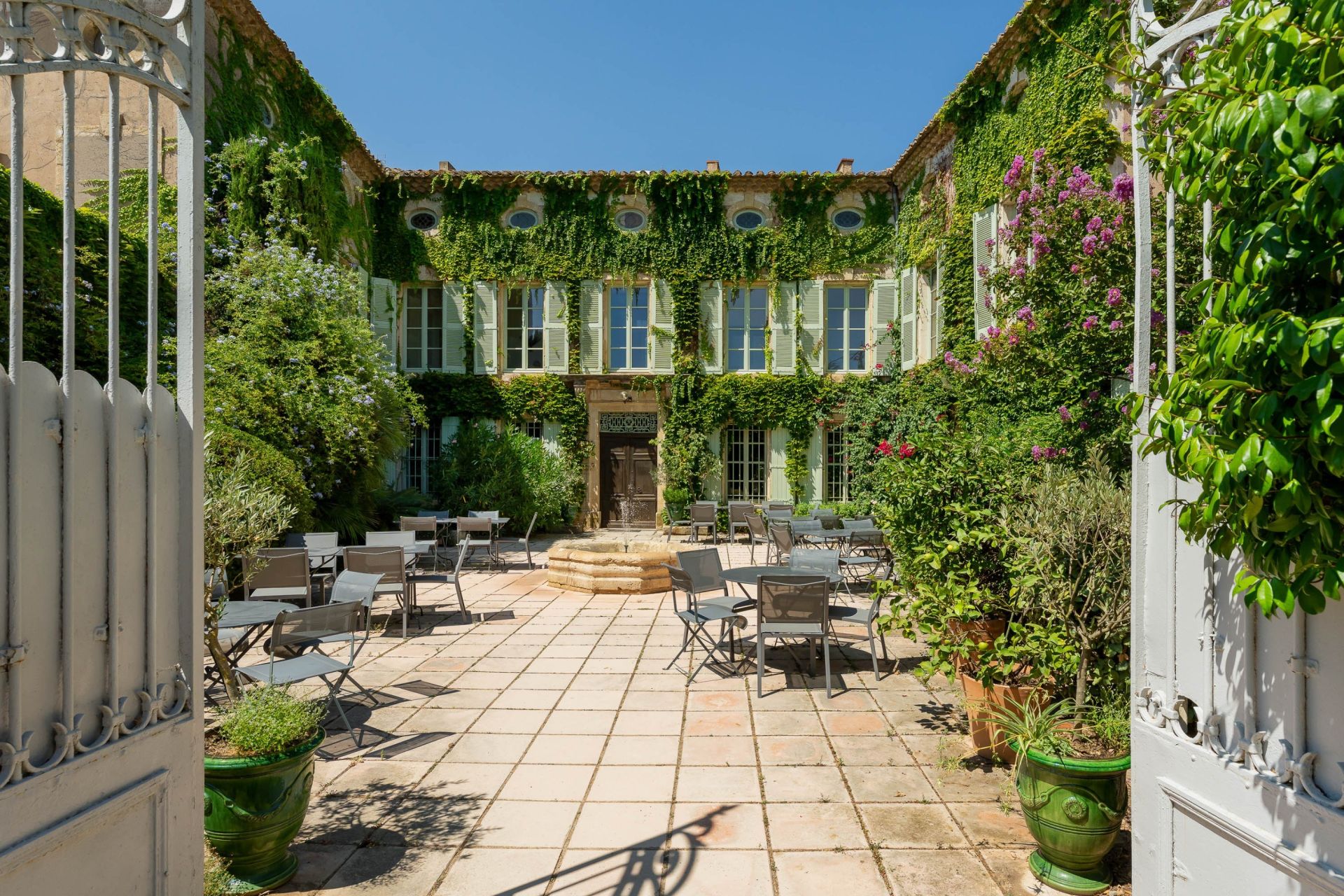 luxury property 35 Rooms for sale on MONTPELLIER (34000)