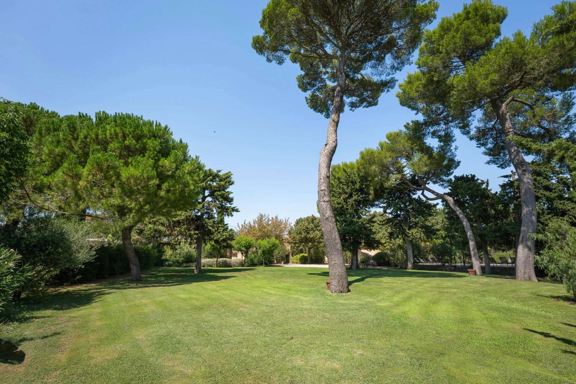 luxury property 35 Rooms for sale on MONTPELLIER (34000)
