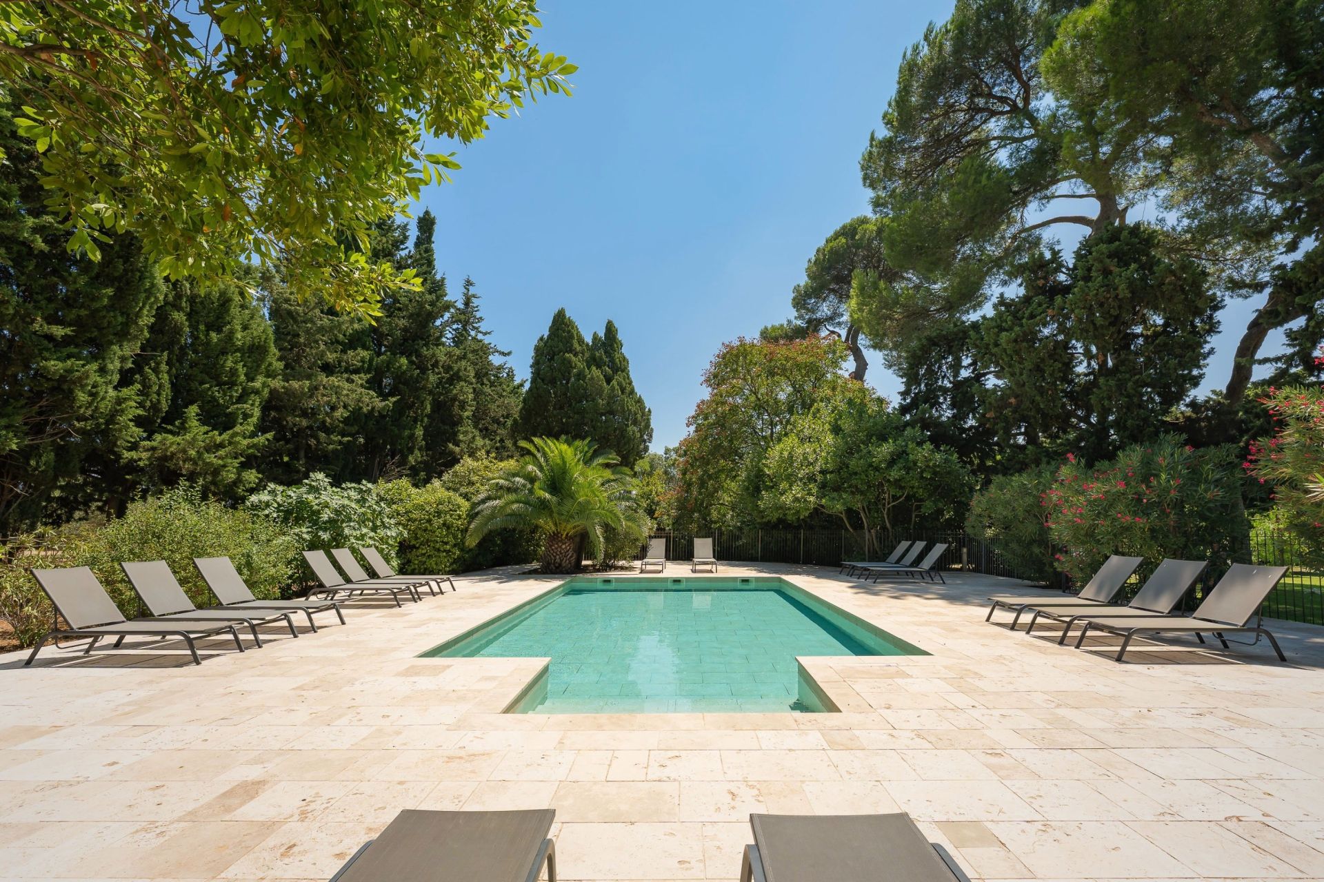 luxury property 35 Rooms for sale on MONTPELLIER (34000)
