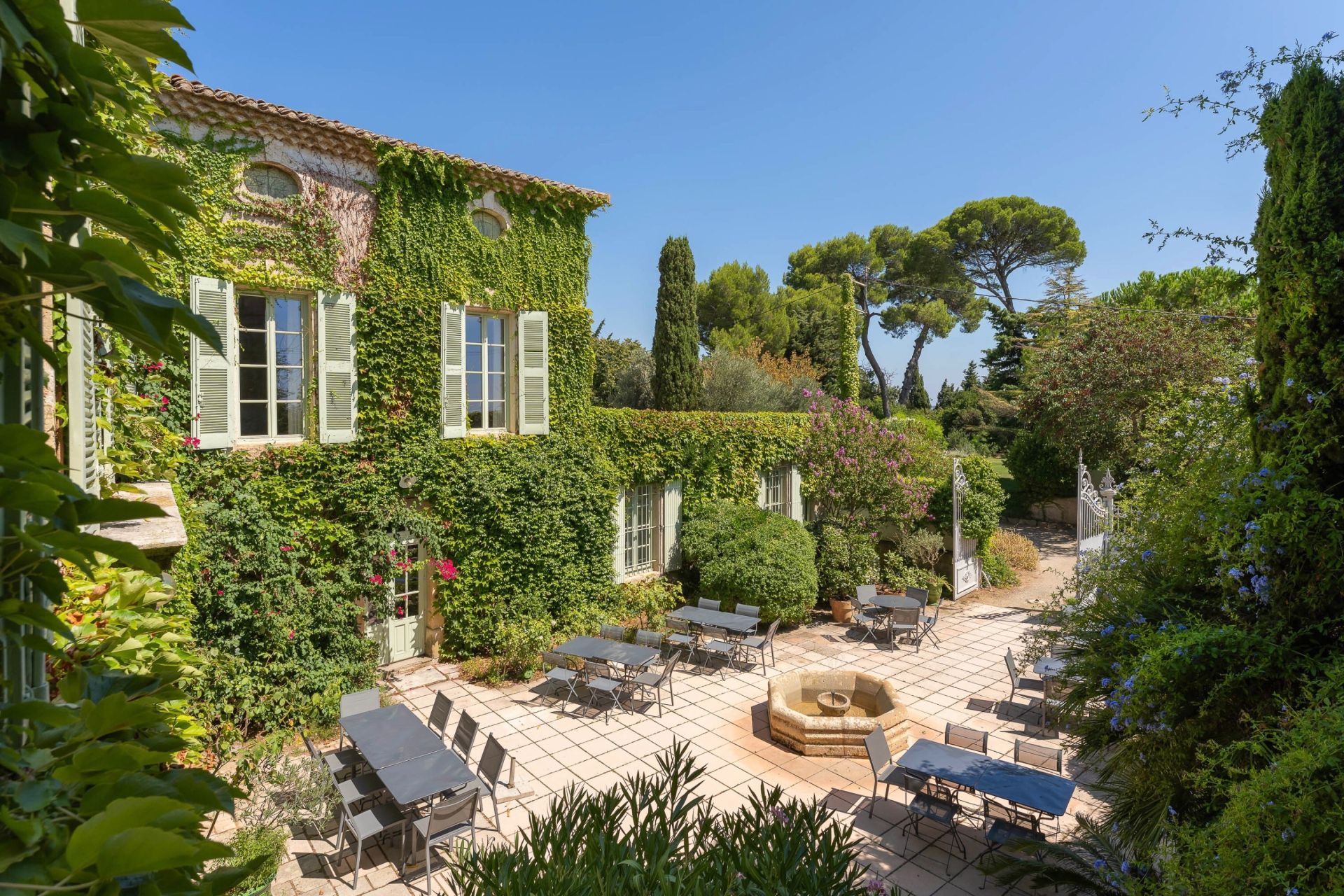 luxury property 35 Rooms for sale on MONTPELLIER (34000)