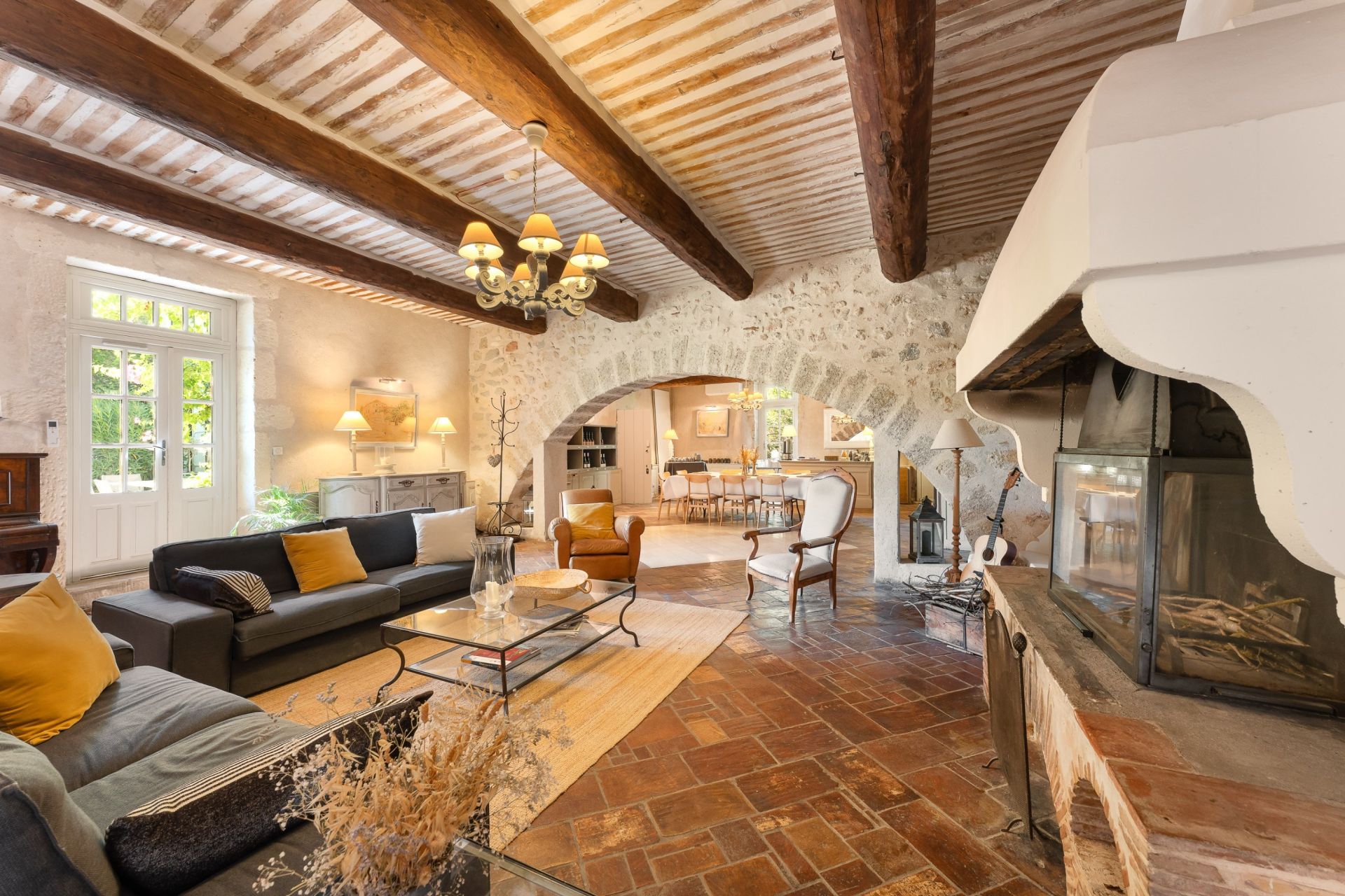 luxury property 35 Rooms for sale on MONTPELLIER (34000)
