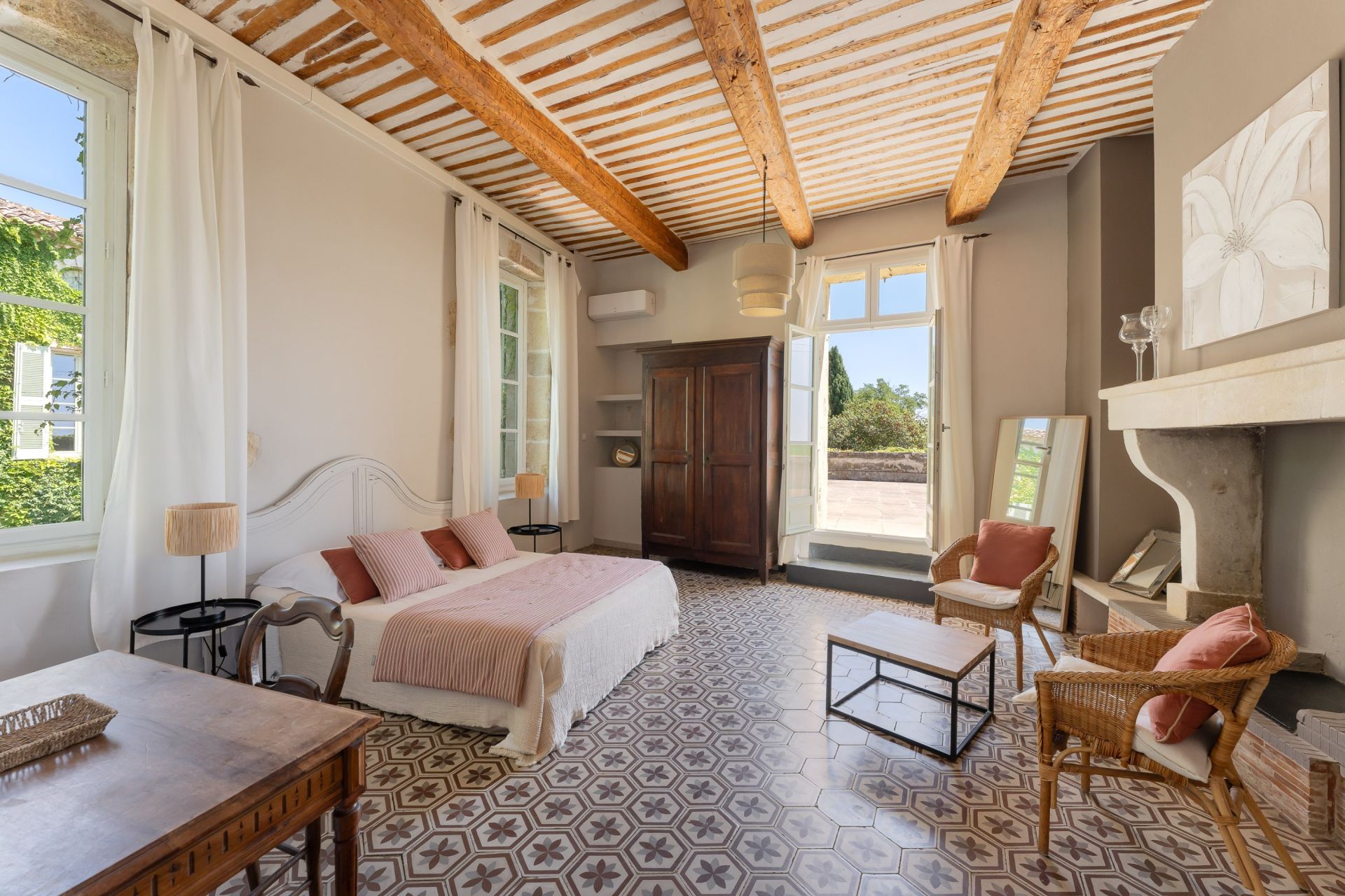 luxury property 35 Rooms for sale on MONTPELLIER (34000)