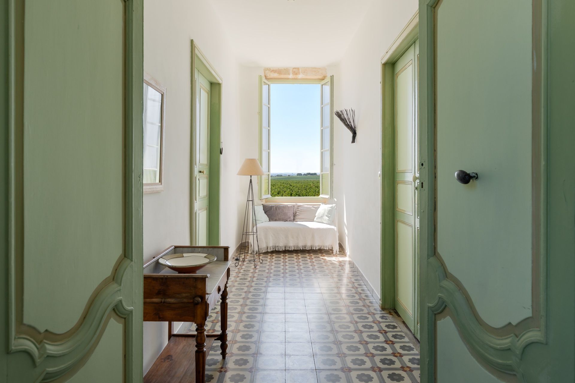 luxury property 35 Rooms for sale on MONTPELLIER (34000)
