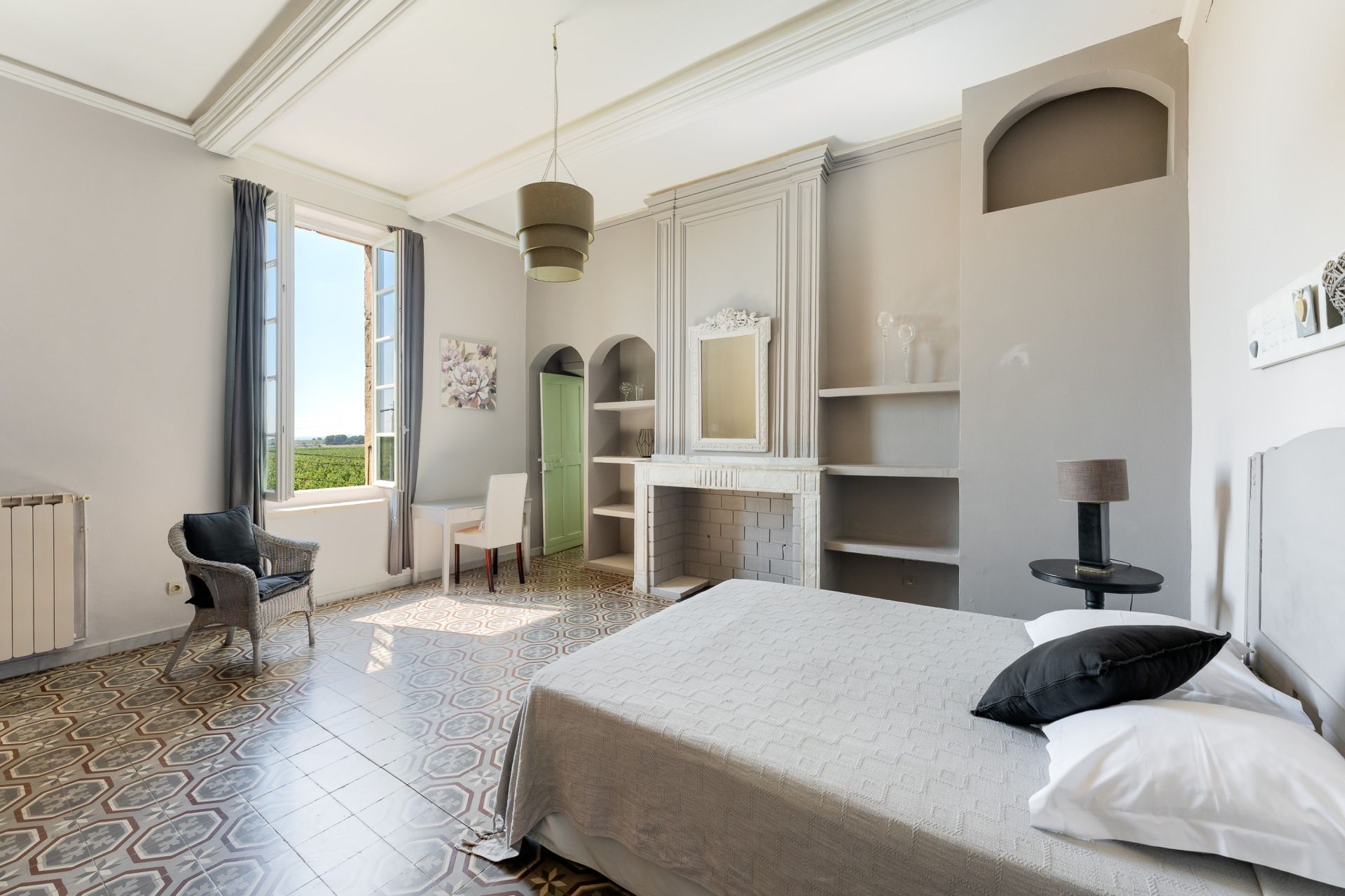luxury property 35 Rooms for sale on MONTPELLIER (34000)