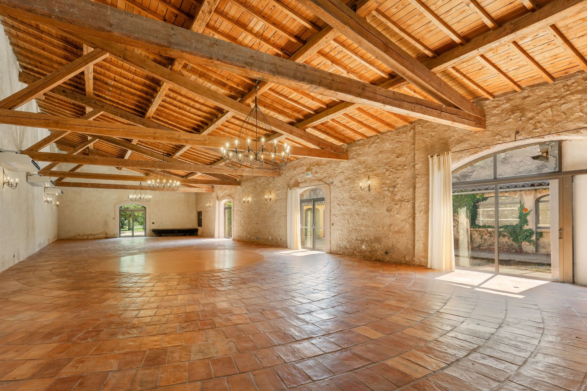 luxury property 35 Rooms for sale on MONTPELLIER (34000)