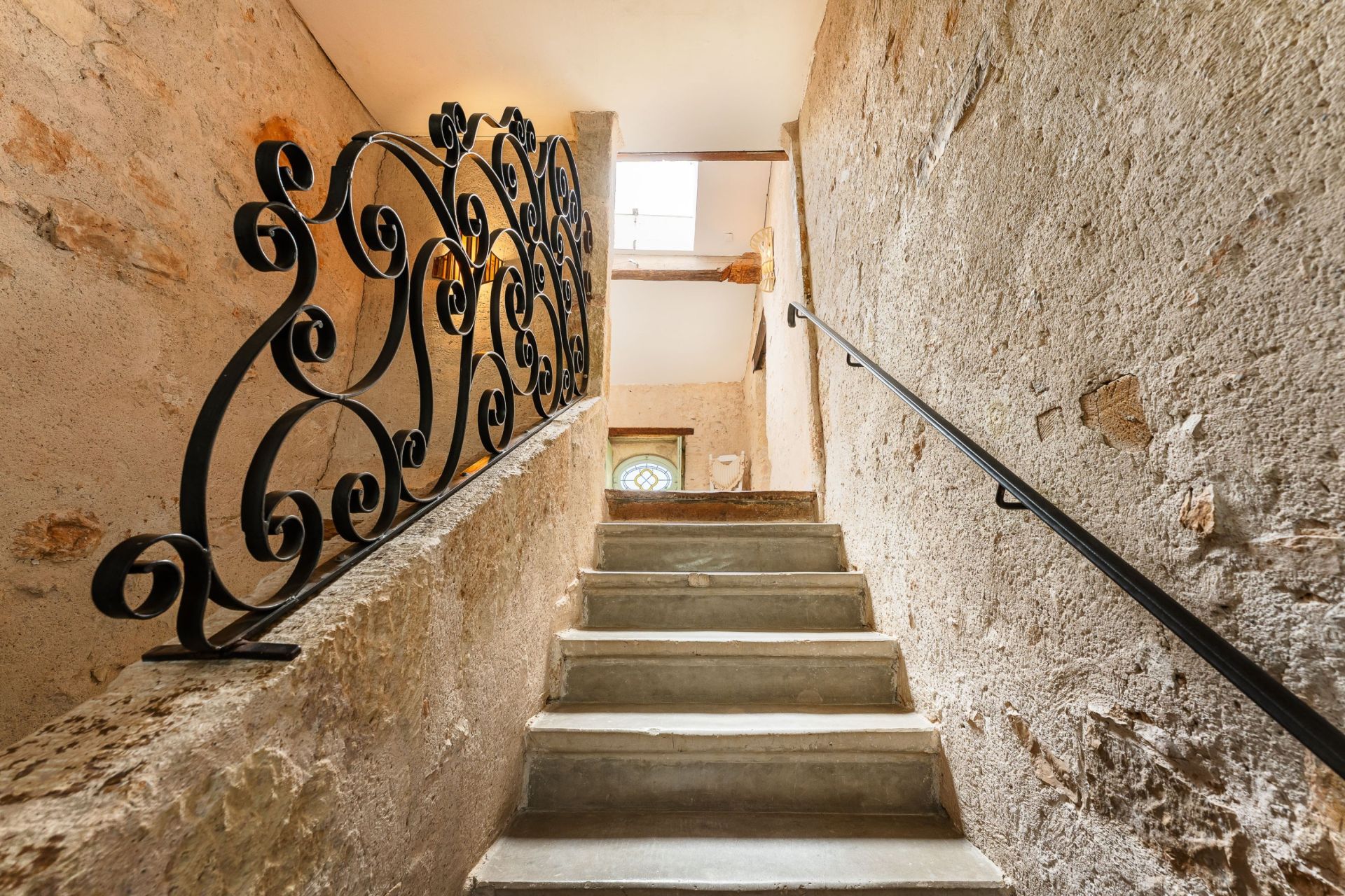 luxury property 35 Rooms for sale on MONTPELLIER (34000)