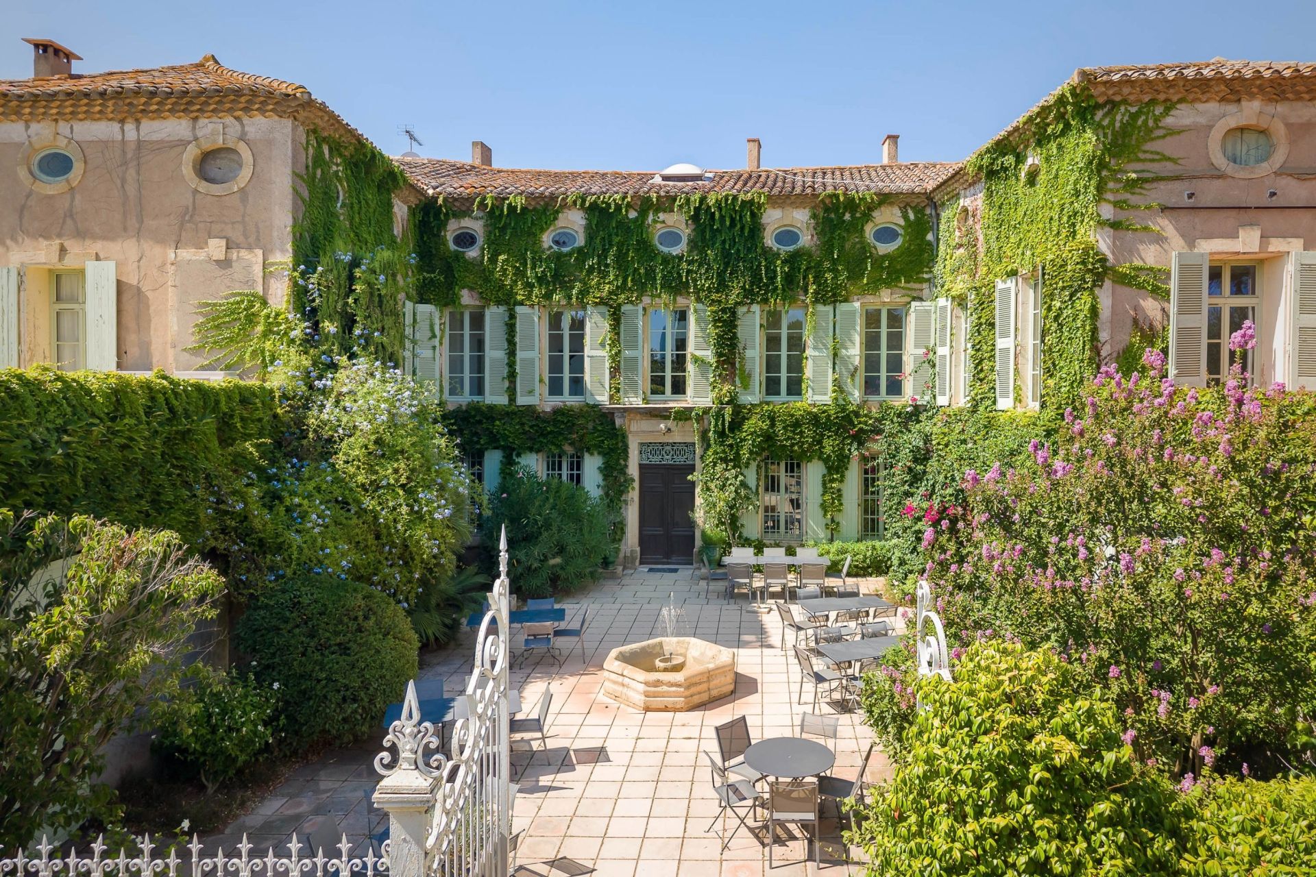 luxury property 35 Rooms for sale on MONTPELLIER (34000)