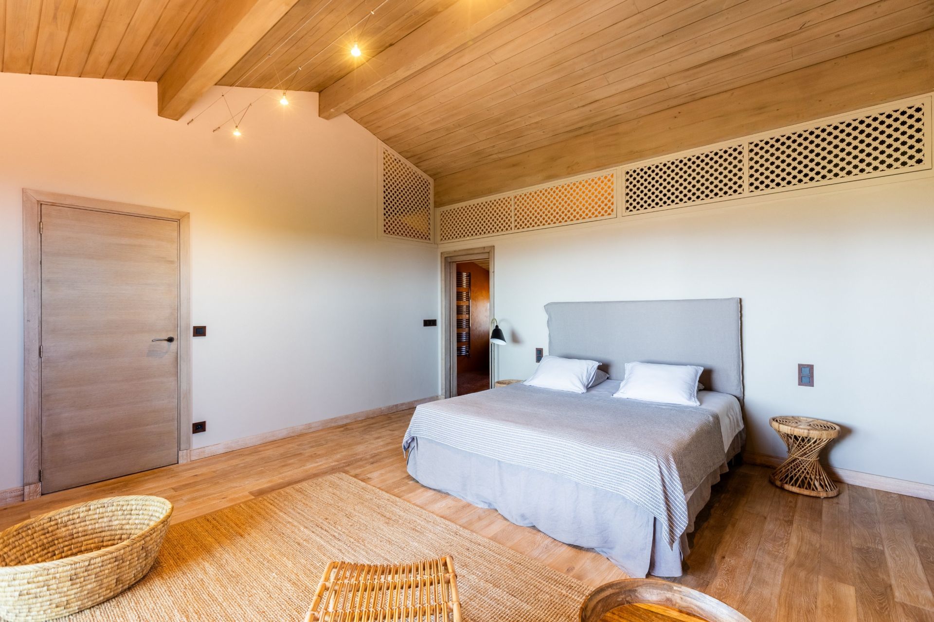 luxury house 10 Rooms for sale on CASTELNOU (66300)