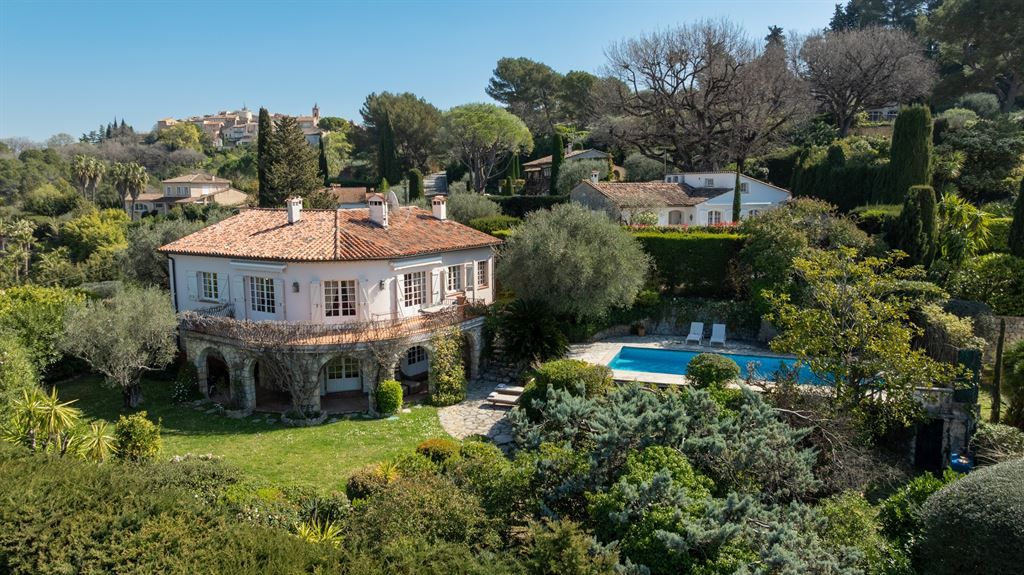 luxury villa 5 Rooms for sale on MOUGINS (06250)