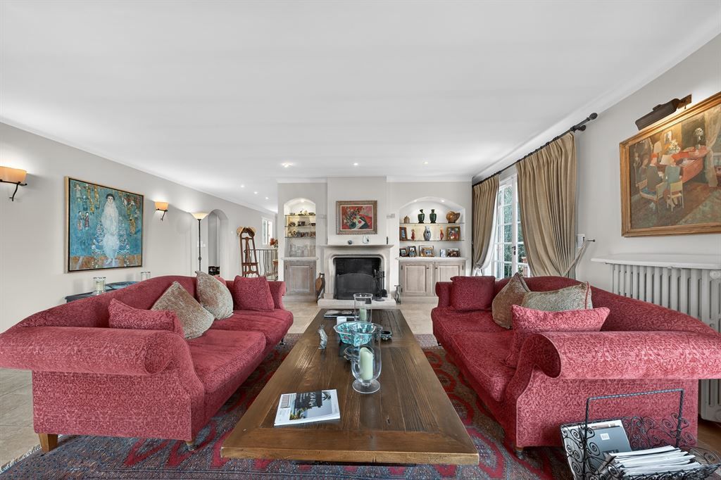 luxury villa 5 Rooms for sale on MOUGINS (06250)