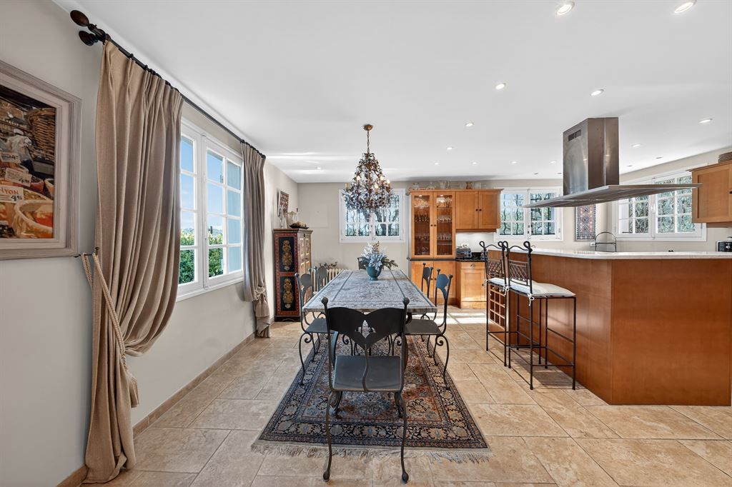 luxury villa 5 Rooms for sale on MOUGINS (06250)
