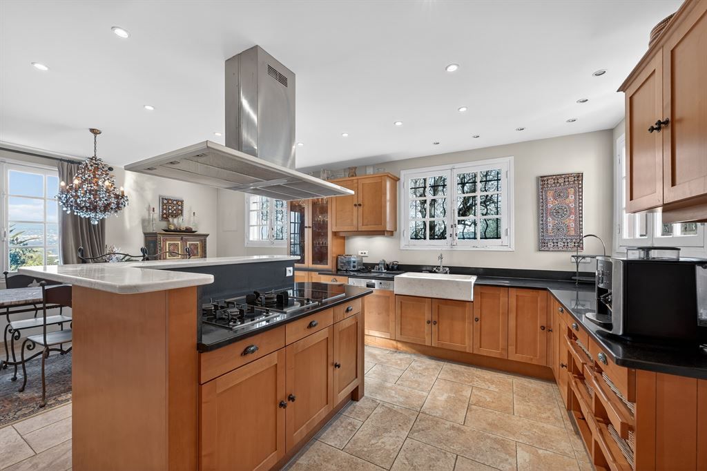 luxury villa 5 Rooms for sale on MOUGINS (06250)