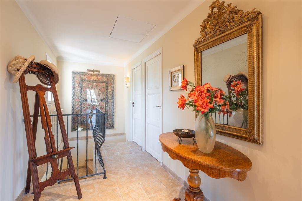 luxury villa 5 Rooms for sale on MOUGINS (06250)