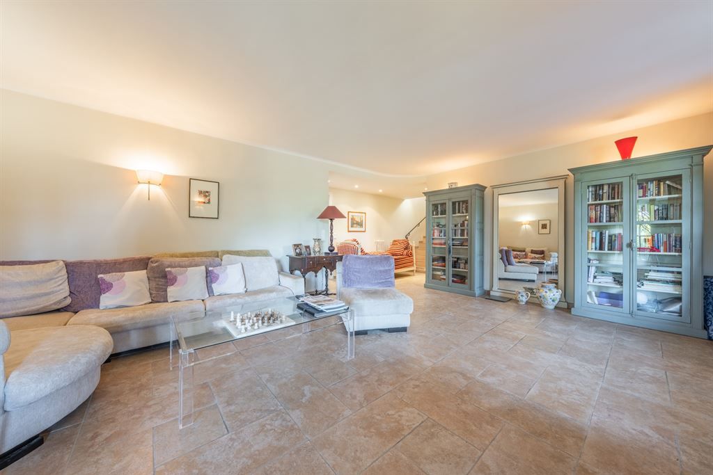 luxury villa 5 Rooms for sale on MOUGINS (06250)