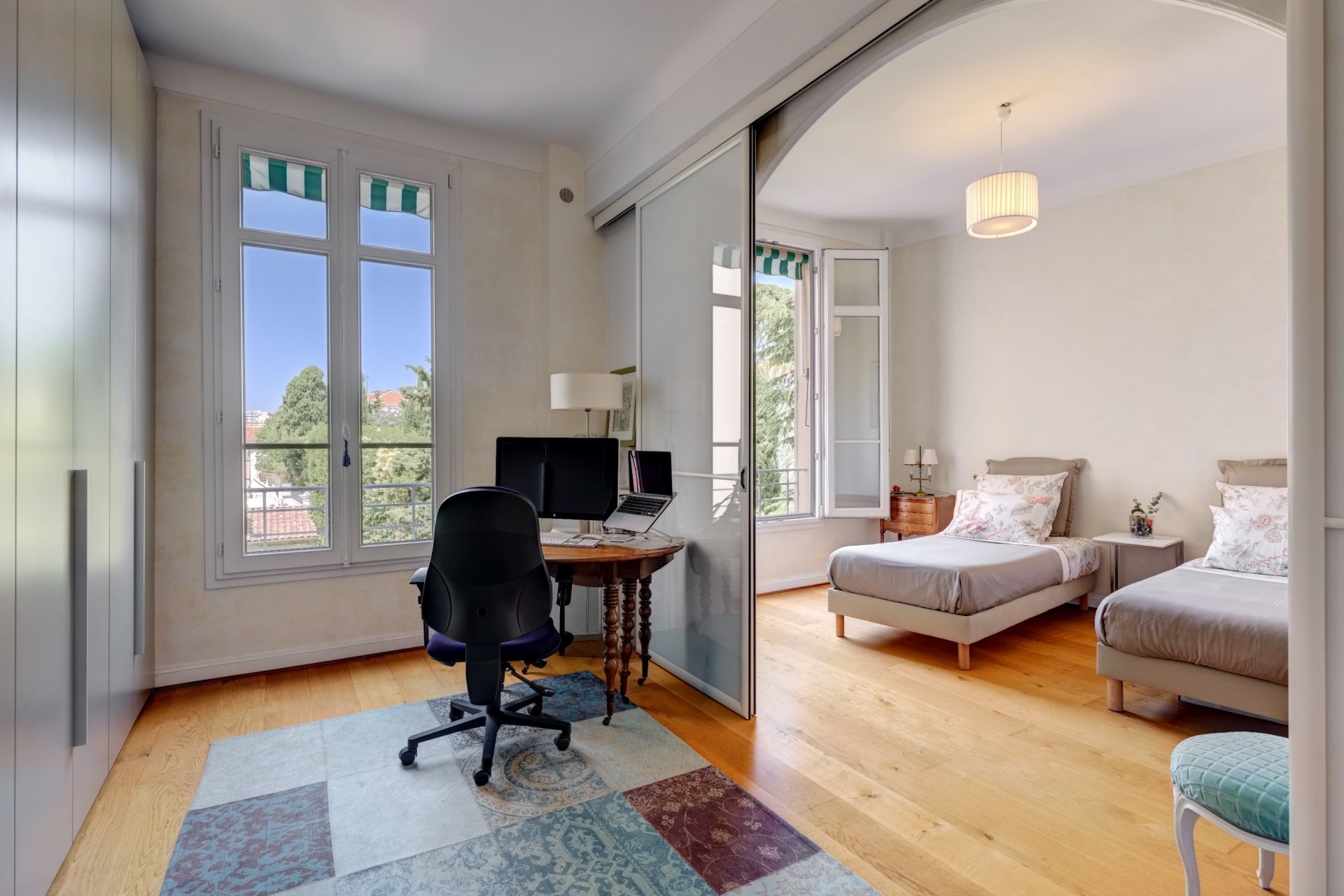 luxury apartment 4 Rooms for sale on CANNES (06400)