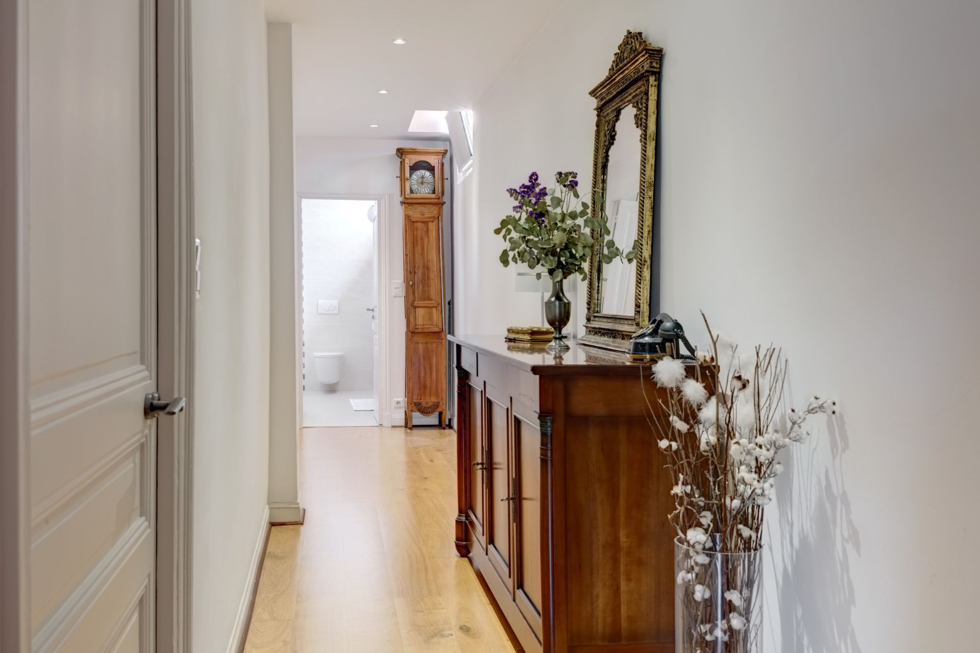 luxury apartment 4 Rooms for sale on CANNES (06400)