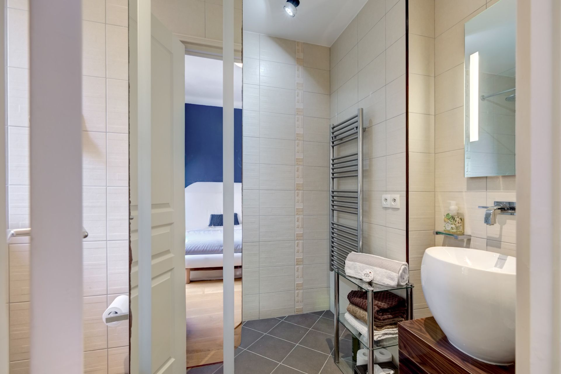 luxury apartment 4 Rooms for sale on CANNES (06400)