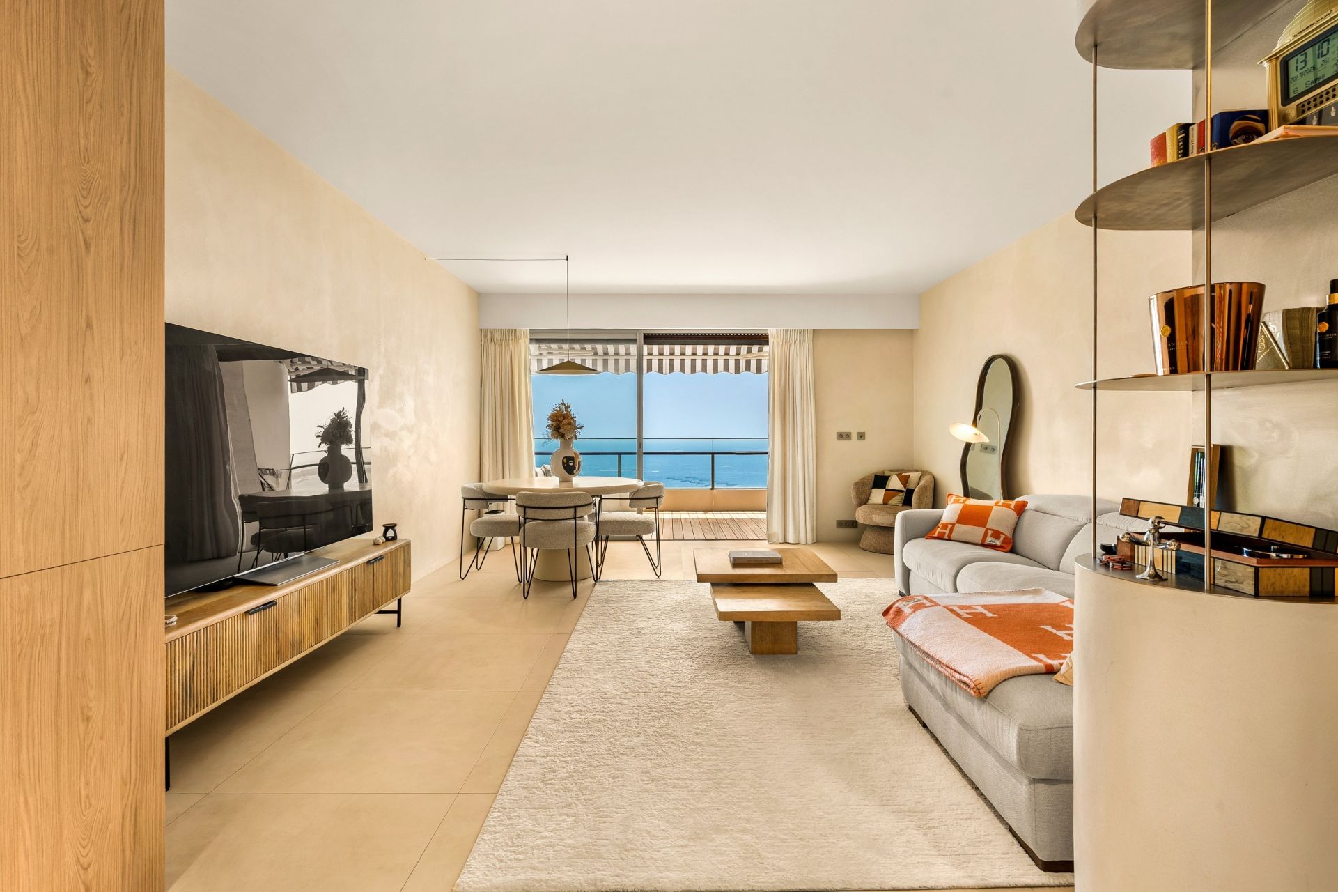 luxury apartment 3 Rooms for sale on CANNES (06400)