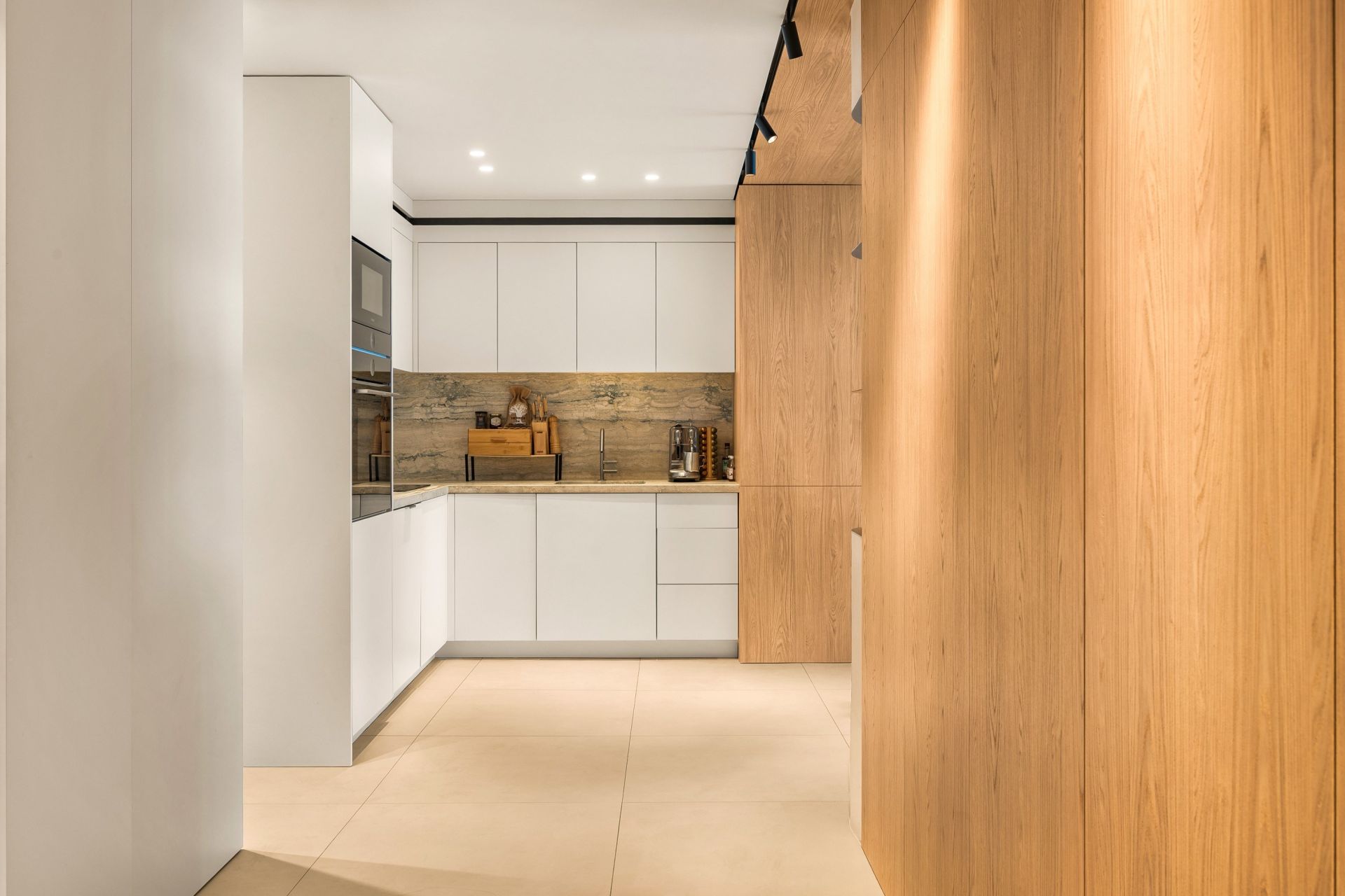 luxury apartment 3 Rooms for sale on CANNES (06400)