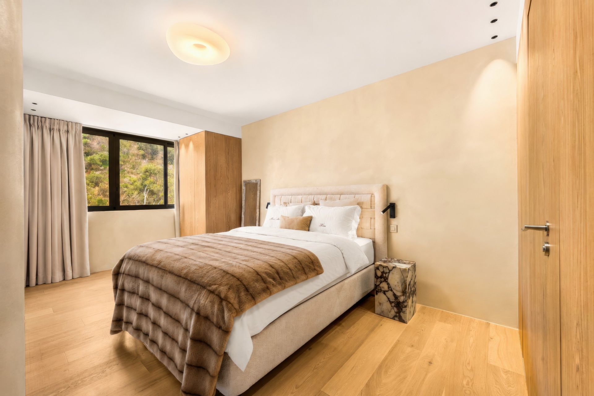 luxury apartment 3 Rooms for sale on CANNES (06400)