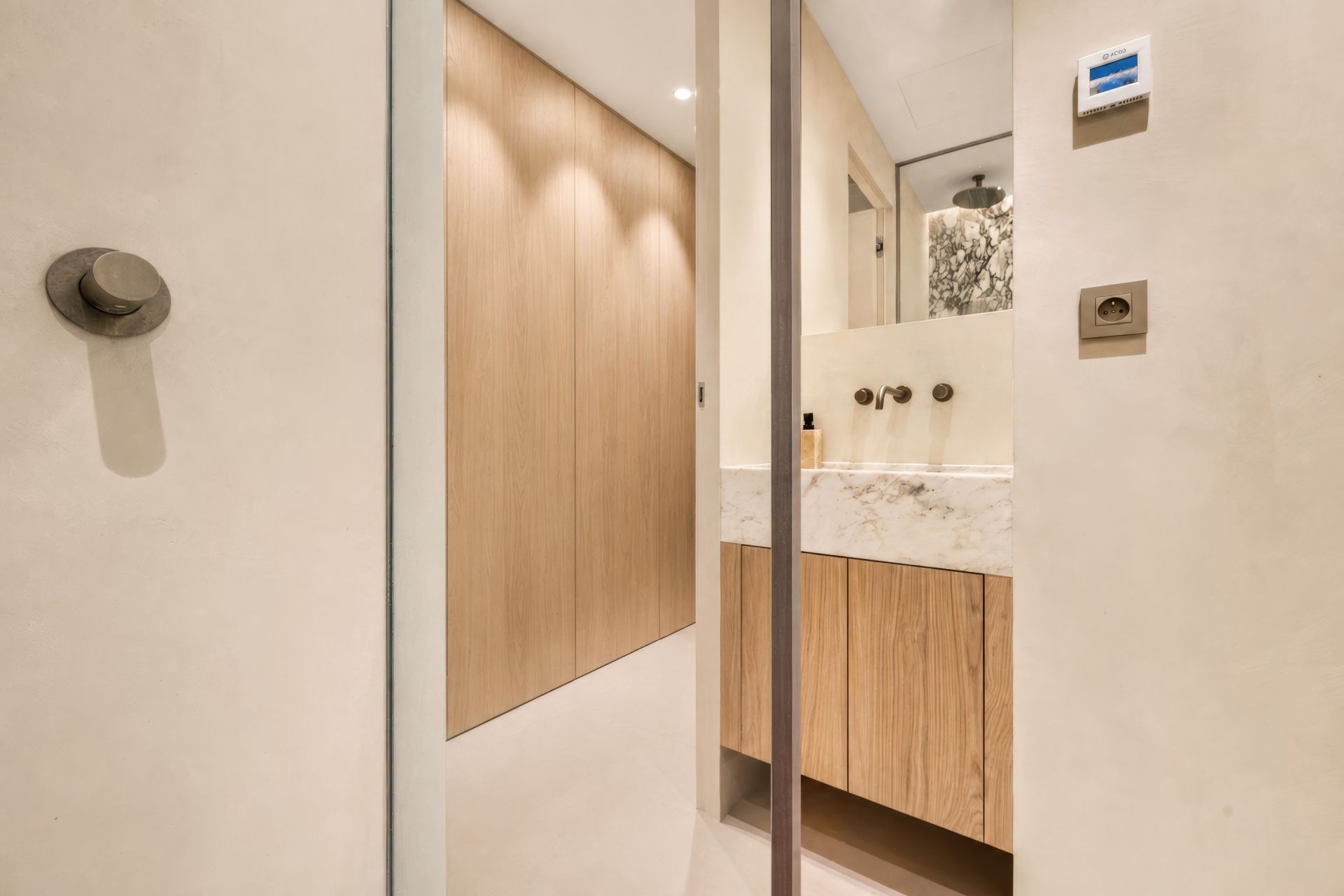 luxury apartment 3 Rooms for sale on CANNES (06400)