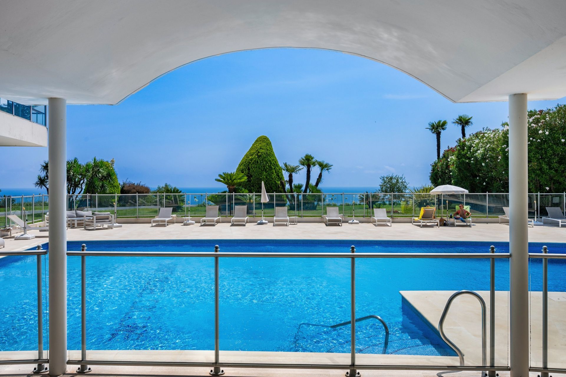 luxury apartment 3 Rooms for sale on CANNES (06400)