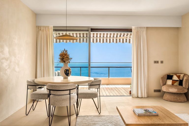 luxury apartment 3 Rooms for sale on CANNES (06400)