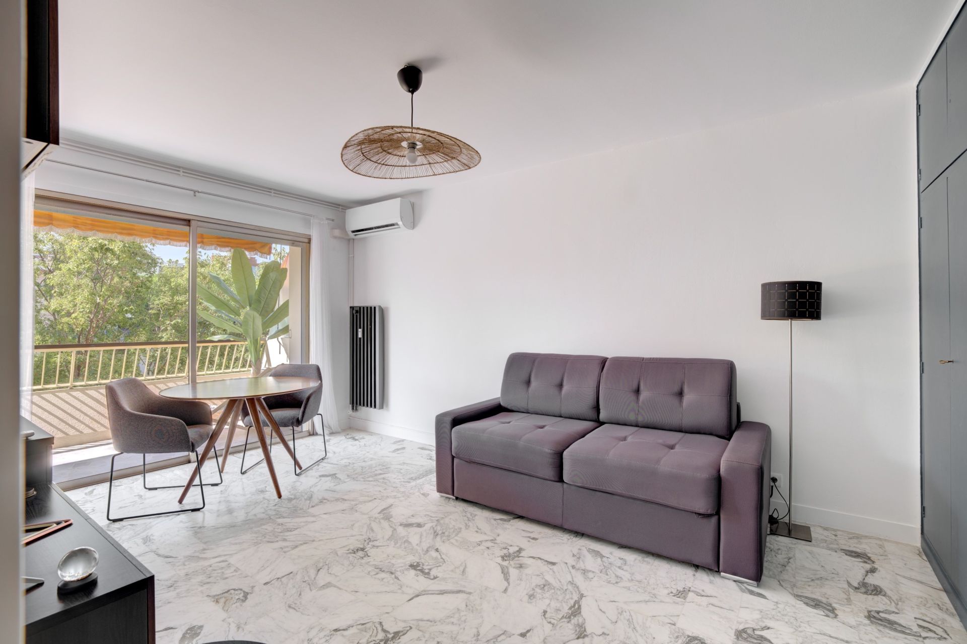 luxury apartment 2 Rooms for sale on CANNES (06400)