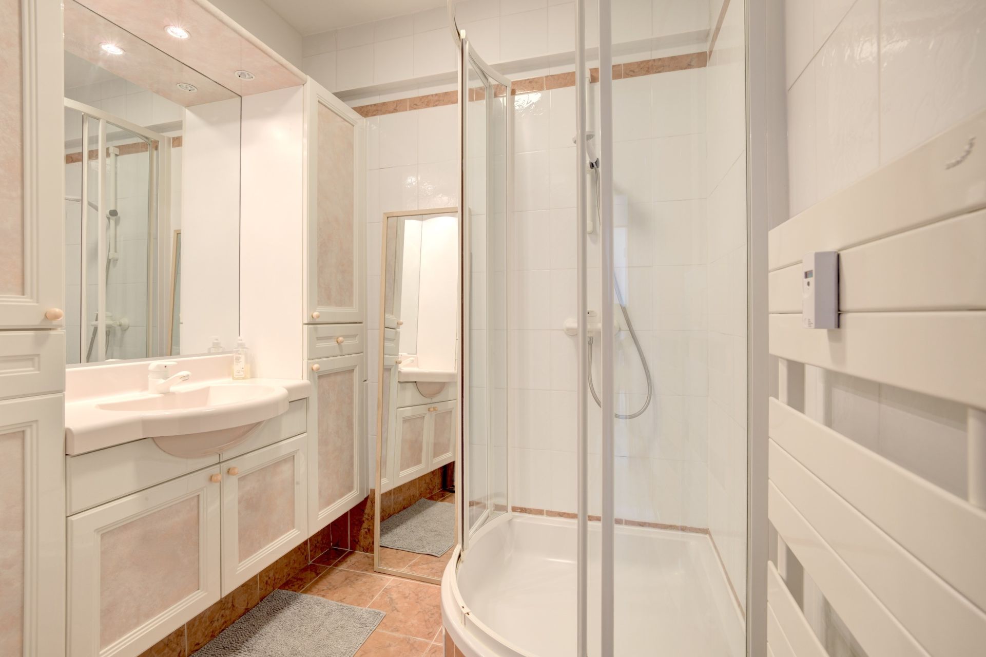 luxury apartment 2 Rooms for sale on CANNES (06400)