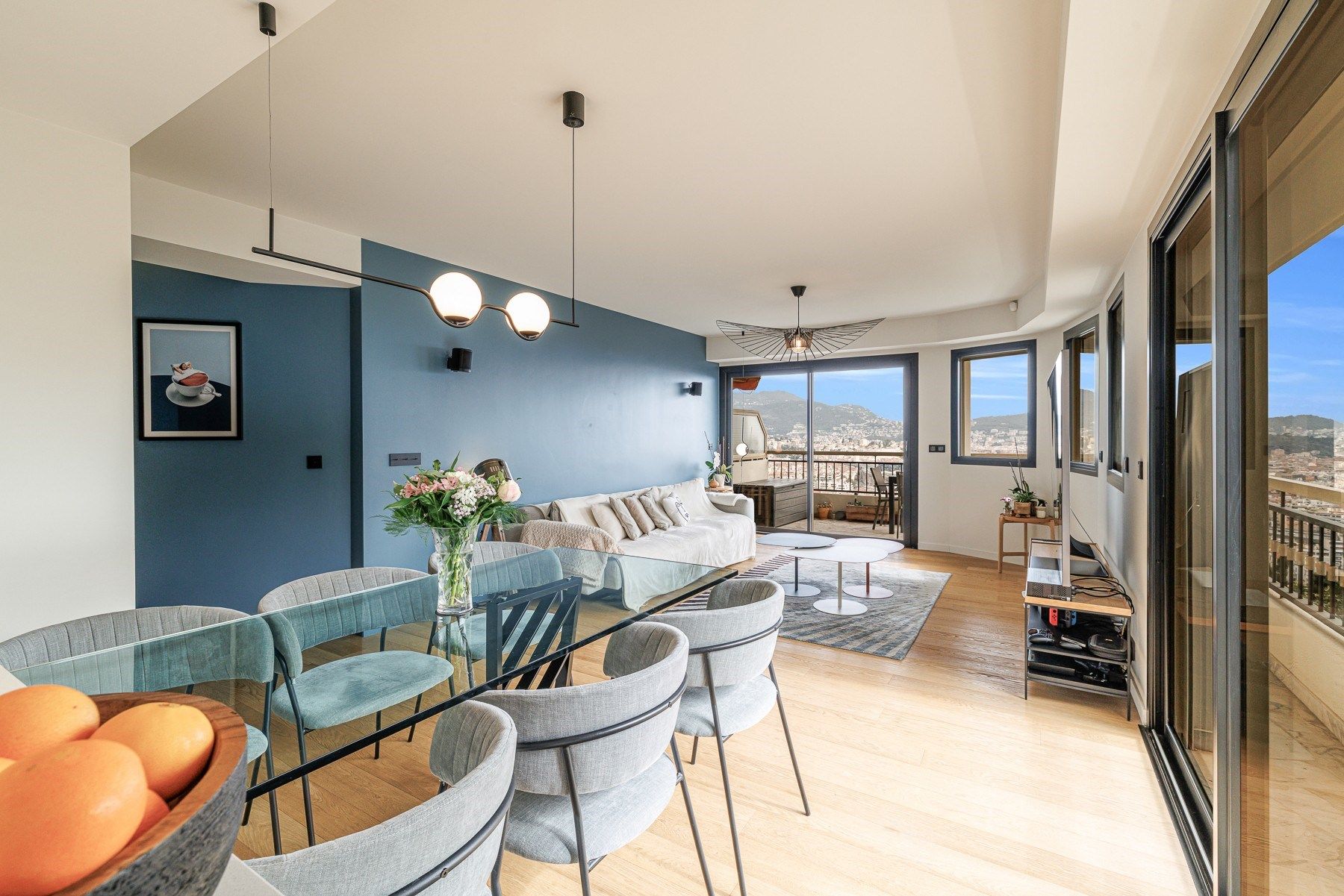 luxury apartment 5 Rooms for sale on NICE (06000)