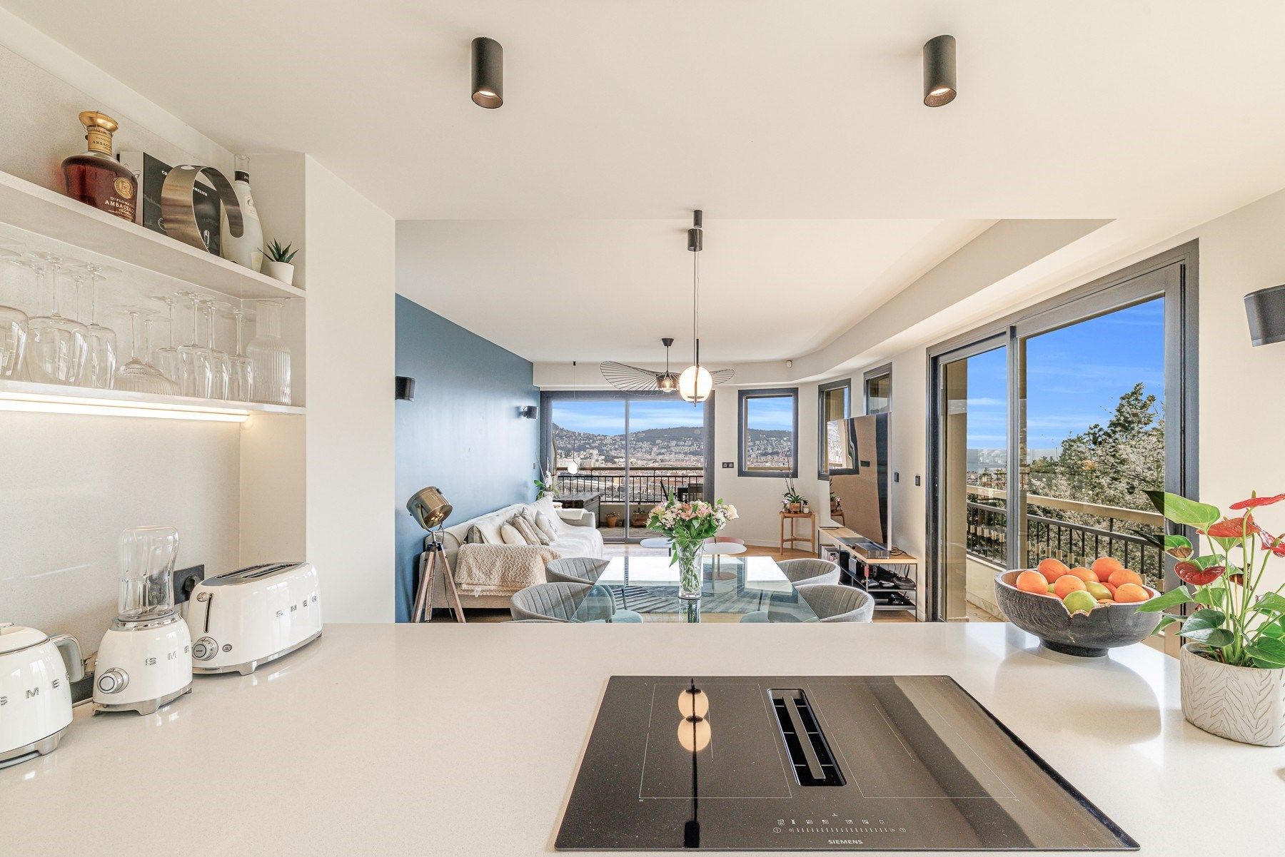 luxury apartment 5 Rooms for sale on NICE (06000)