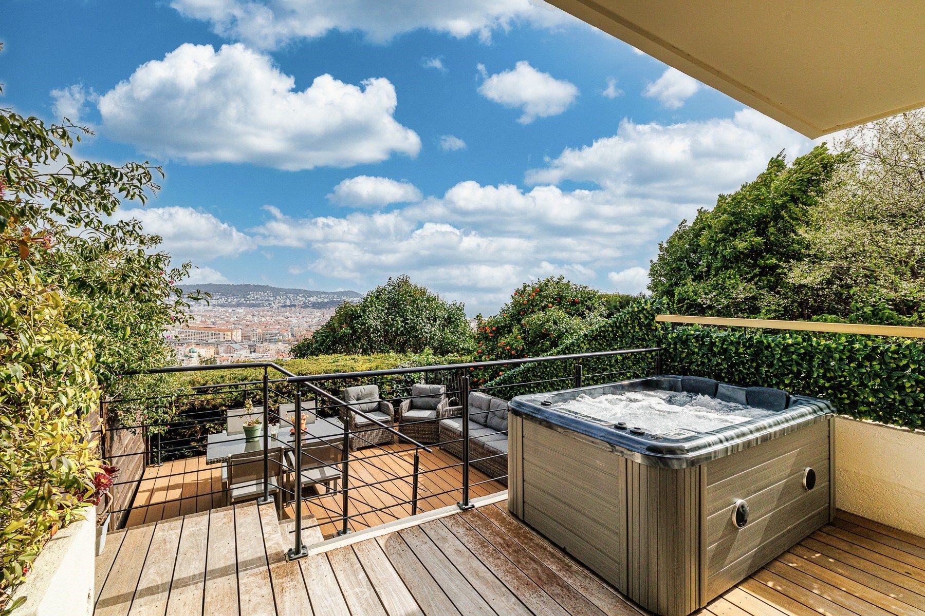luxury apartment 5 Rooms for sale on NICE (06000)