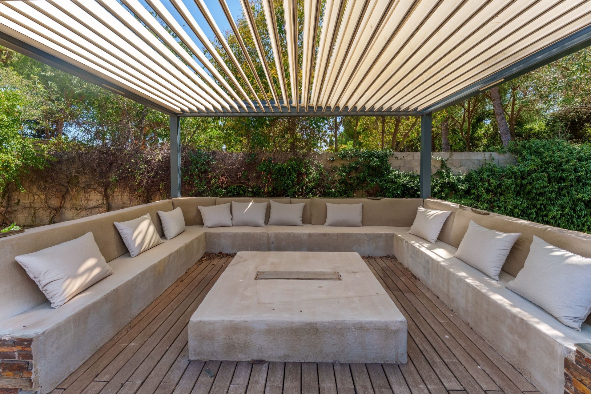 luxury villa 4 Rooms for sale on BAILLARGUES (34670)