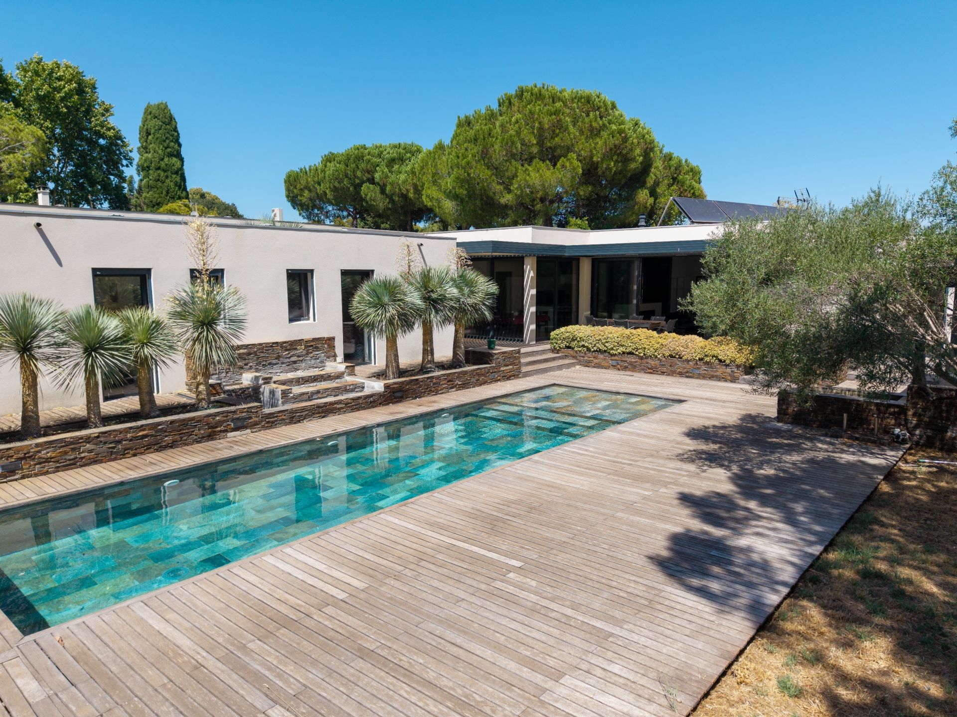luxury villa 4 Rooms for sale on BAILLARGUES (34670)