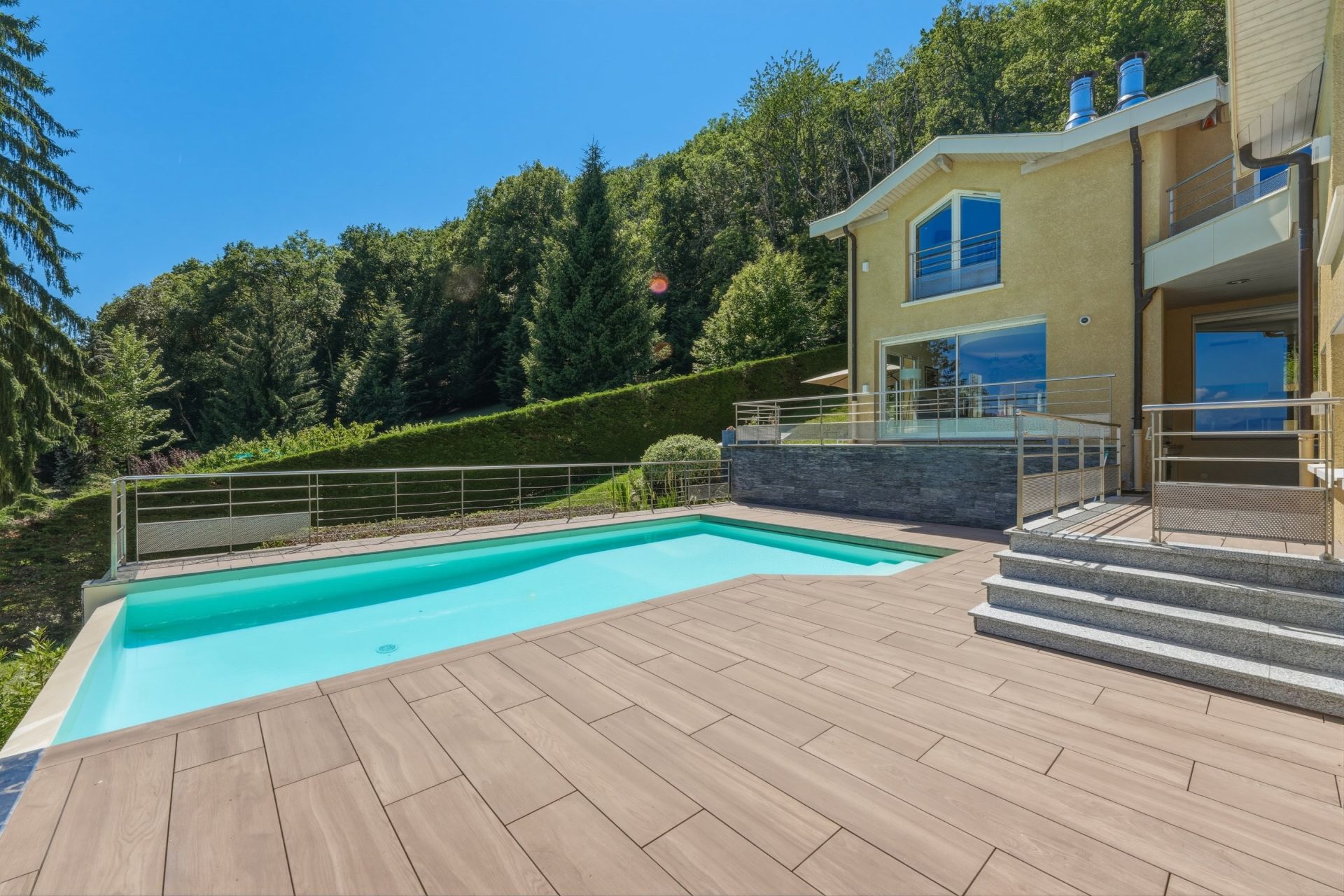 luxury house 9 Rooms for sale on DIVONNE LES BAINS (01220)