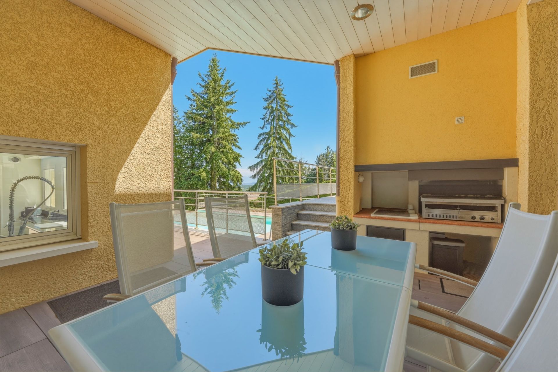 luxury house 9 Rooms for sale on DIVONNE LES BAINS (01220)