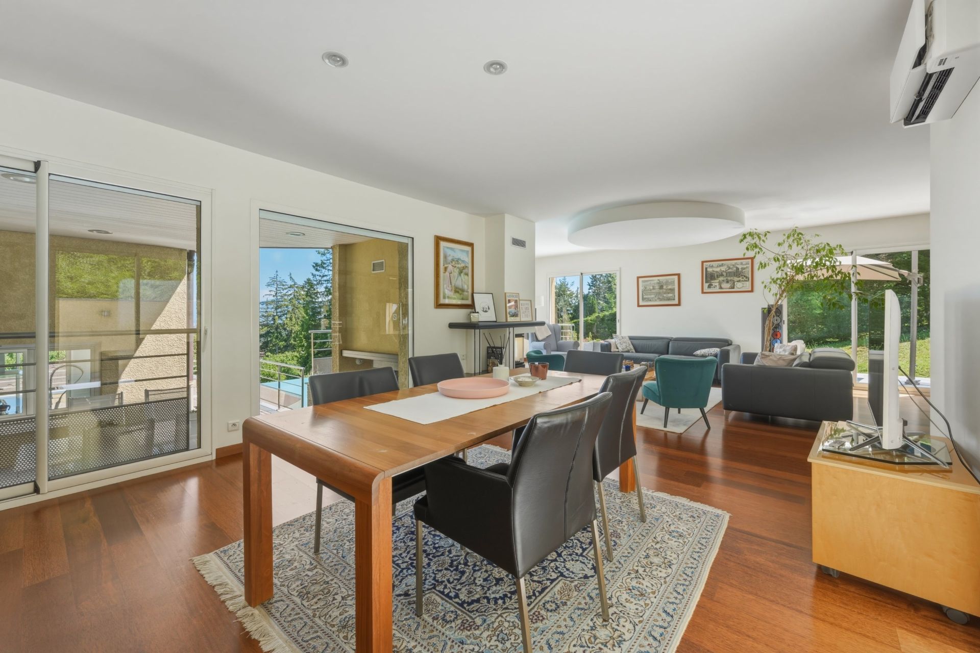luxury house 9 Rooms for sale on DIVONNE LES BAINS (01220)