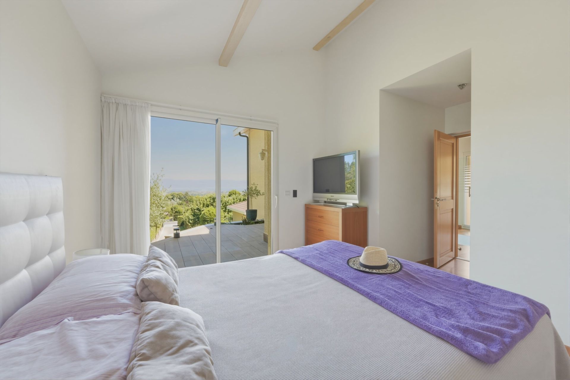 luxury house 9 Rooms for sale on DIVONNE LES BAINS (01220)