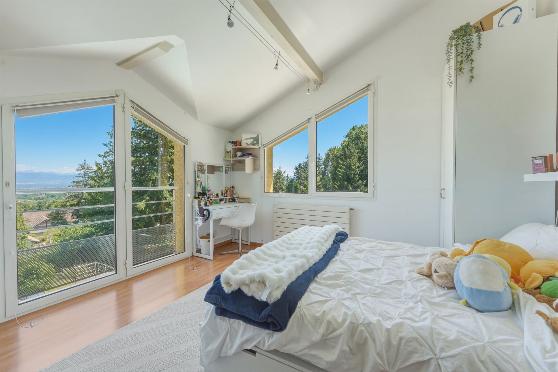 luxury house 9 Rooms for sale on DIVONNE LES BAINS (01220)