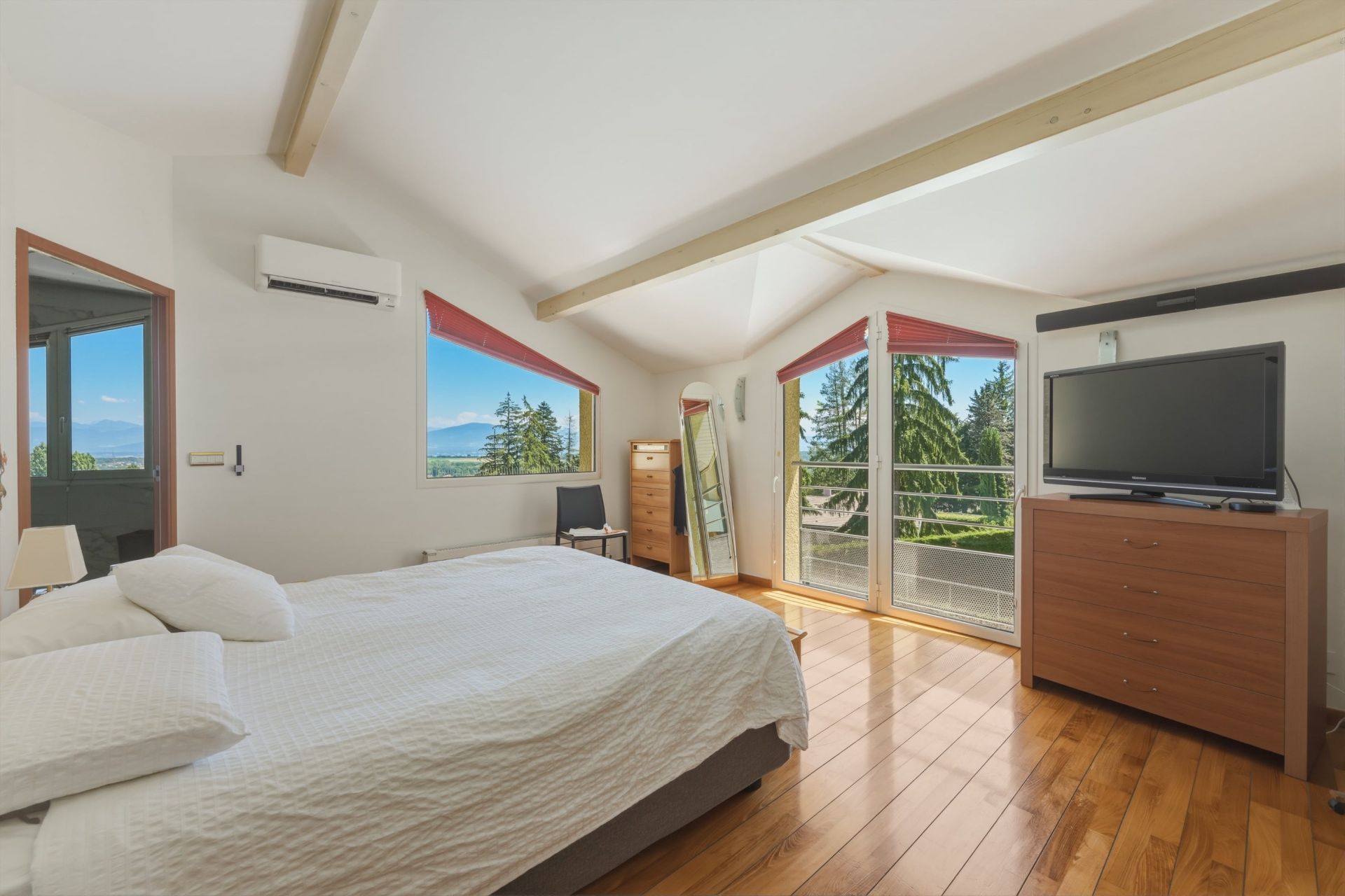 luxury house 9 Rooms for sale on DIVONNE LES BAINS (01220)