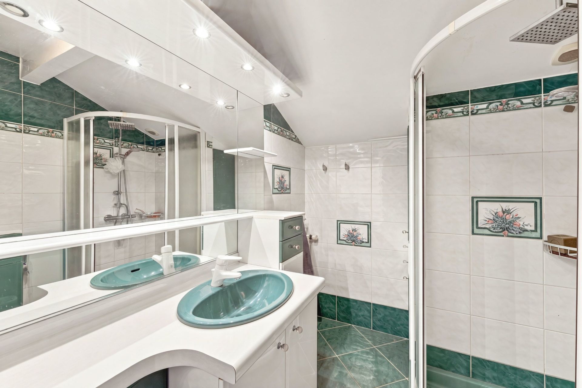 luxury house 6 Rooms for sale on PUBLIER (74500)
