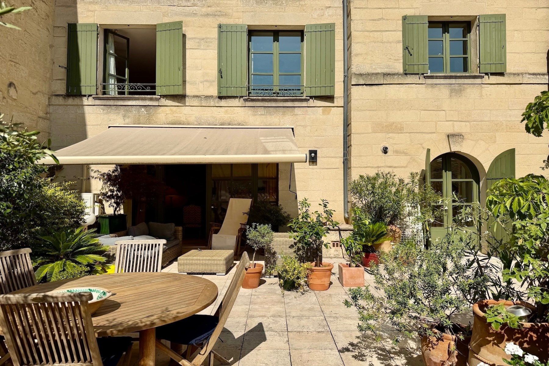 luxury apartment 6 Rooms for sale on UZES (30700)