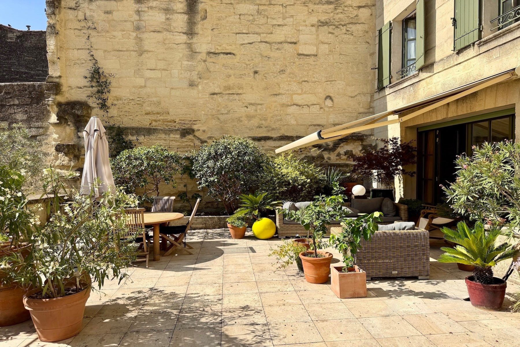 luxury apartment 6 Rooms for sale on UZES (30700)