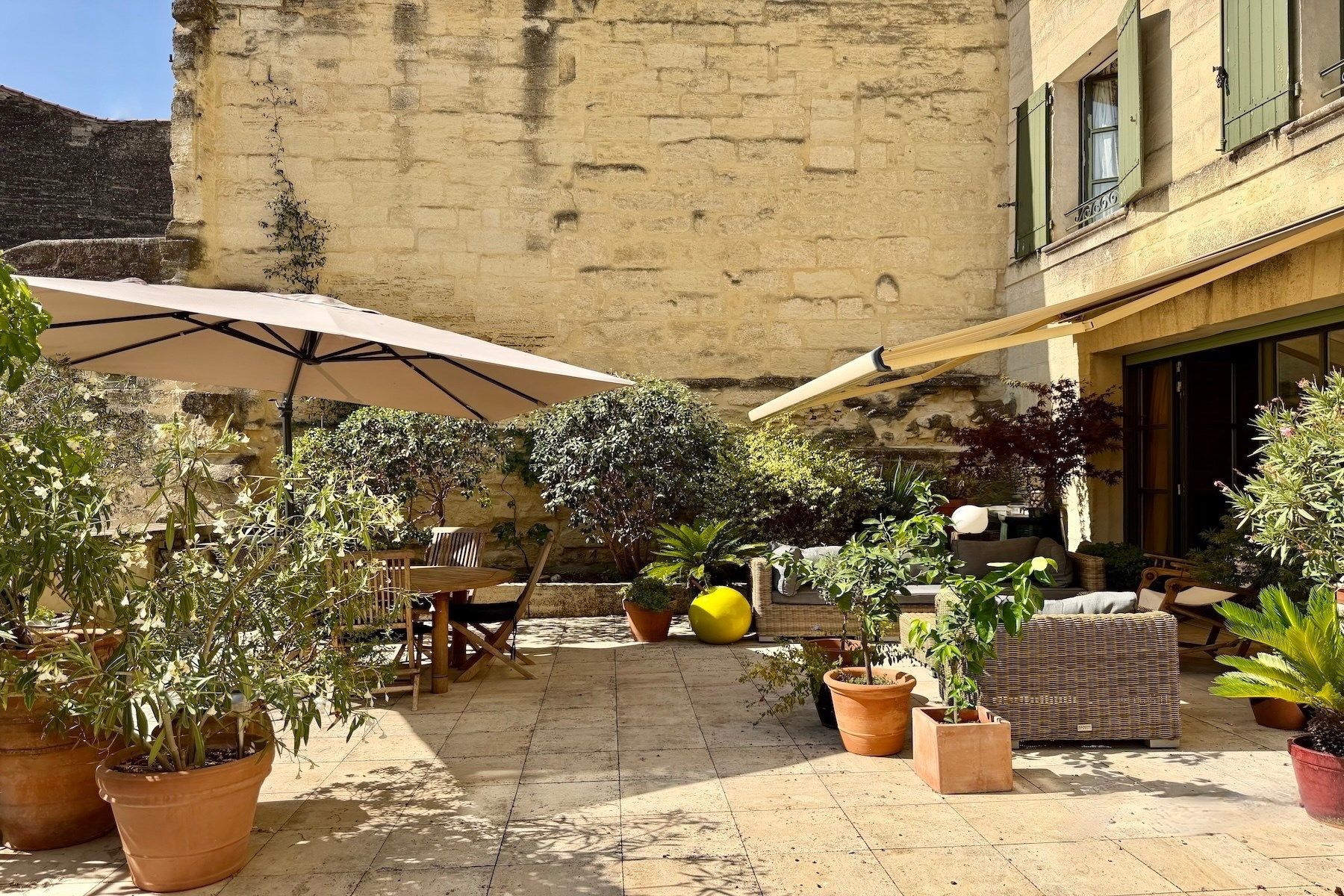 luxury apartment 6 Rooms for sale on UZES (30700)