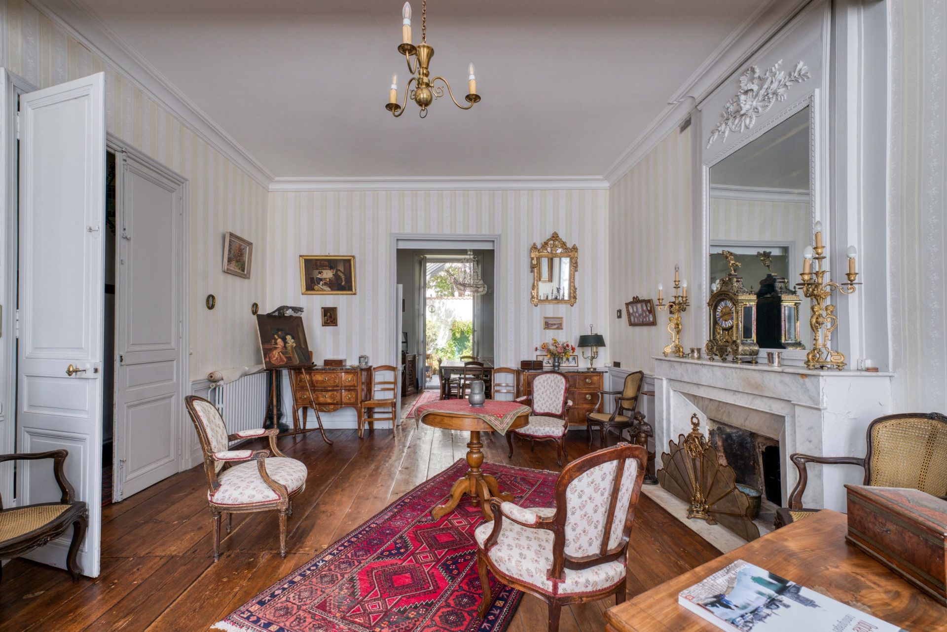 luxury house 8 Rooms for sale on LA ROCHELLE (17000)