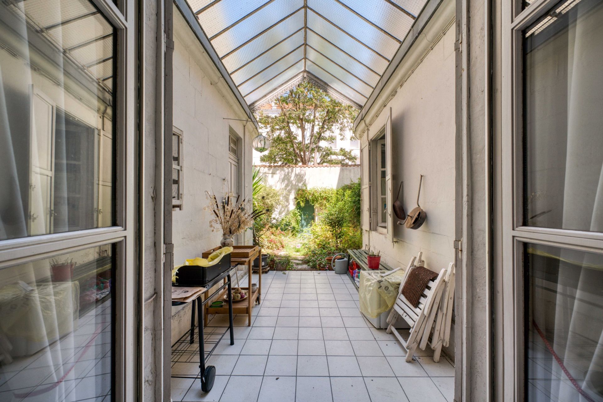 luxury house 8 Rooms for sale on LA ROCHELLE (17000)