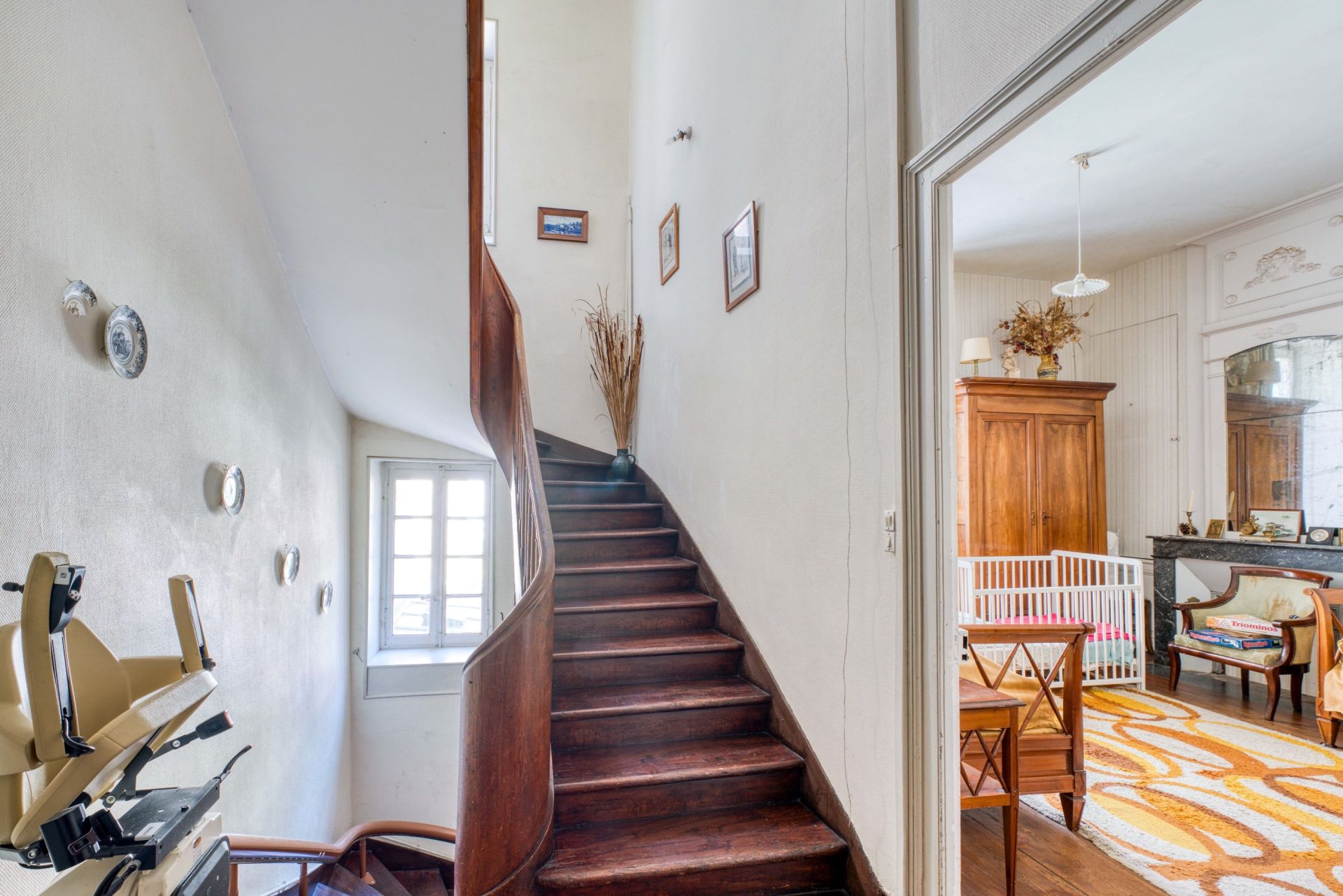luxury house 8 Rooms for sale on LA ROCHELLE (17000)