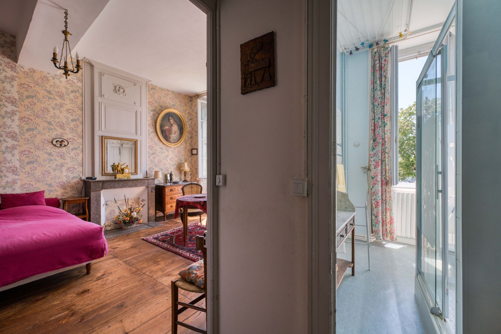 luxury house 8 Rooms for sale on LA ROCHELLE (17000)