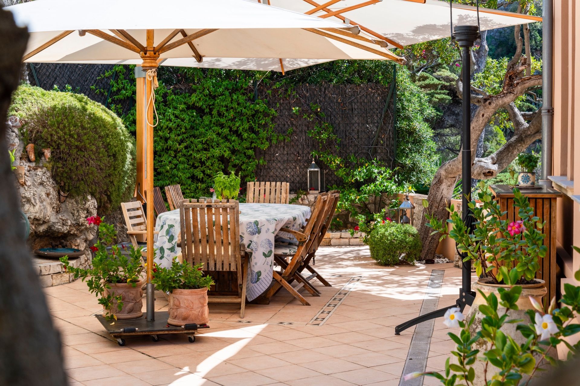 luxury villa 6 Rooms for sale on NICE (06000)